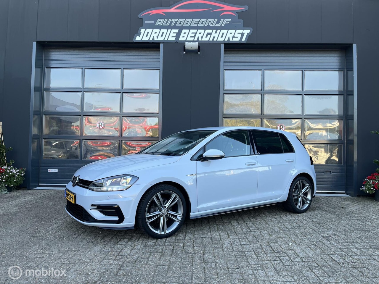 Volkswagen Golf - 1.0 TSI Highline R-line - AutoWereld.nl