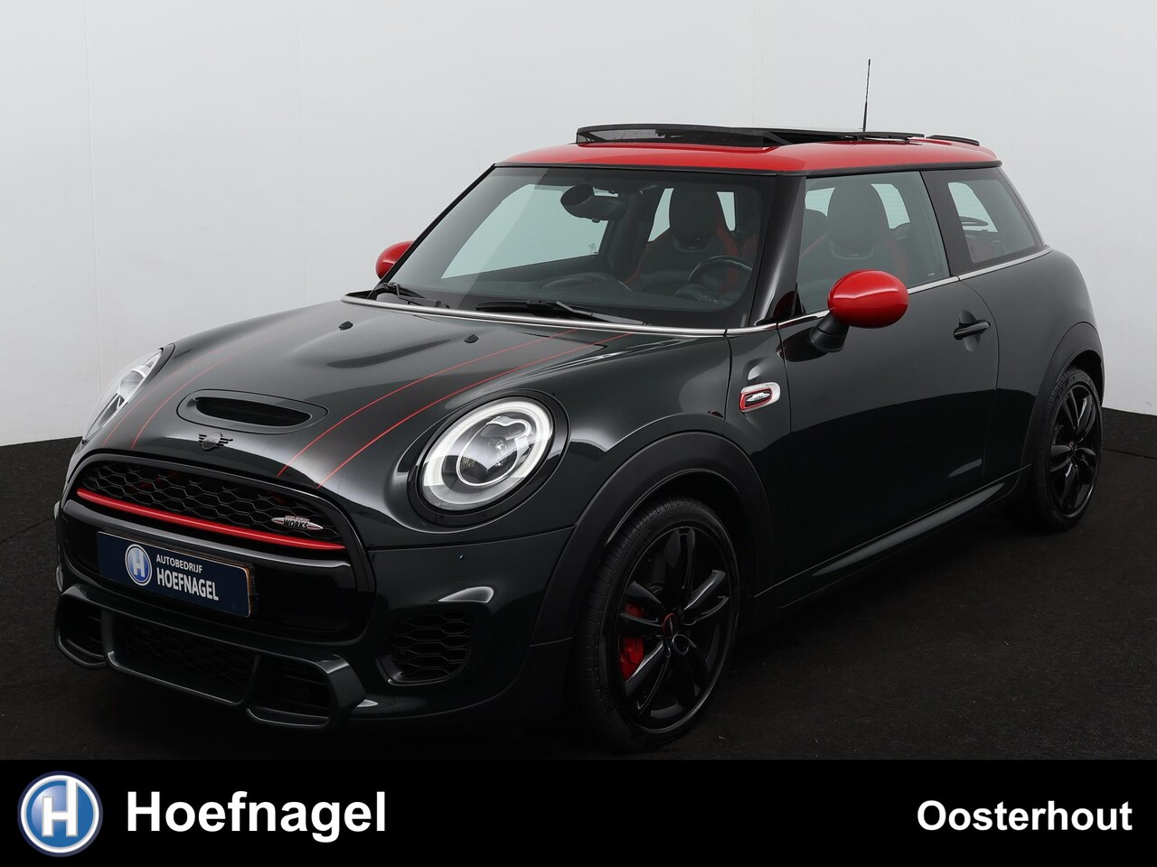 MINI John Cooper Works - 2.0 231pk AUTOMAAT - PANORAMADAK - Navigatie - Camera - Stoelverwarming - Voorruitverwarmi - AutoWereld.nl