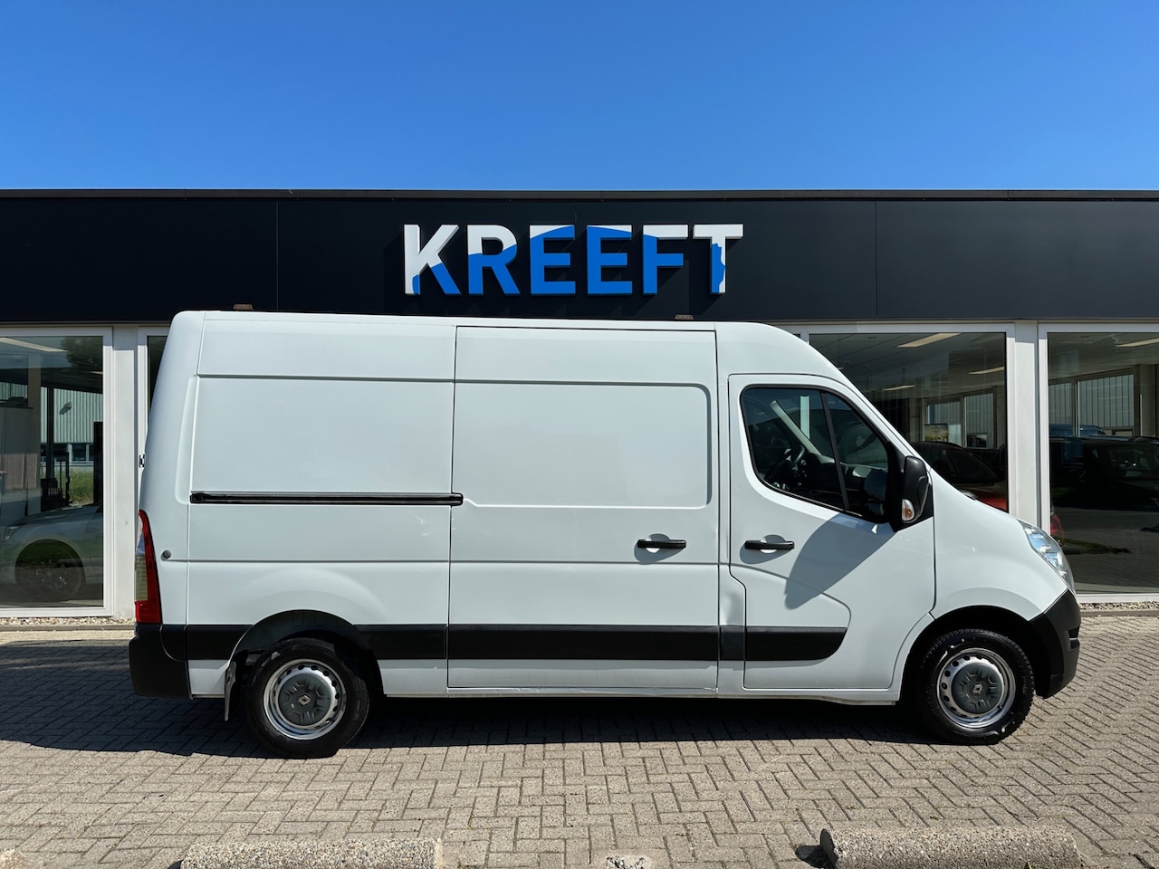 Renault Master - T33 2.3 dCi L2H2 Cruise | Airco - AutoWereld.nl