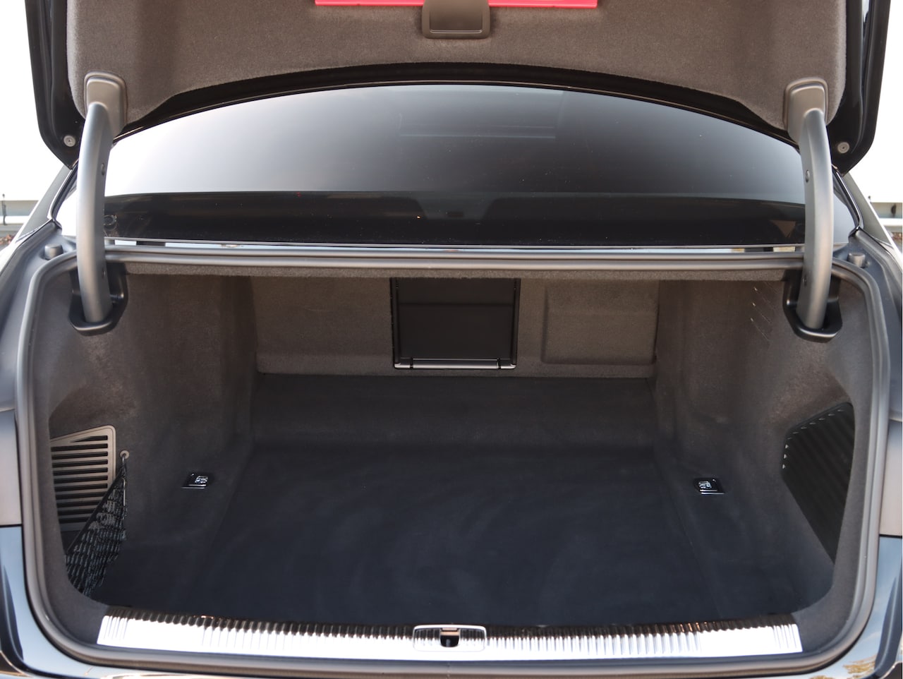 audi-s8-4-0-tfsi-quattro-571pk-tiptronic-b-o-pano-tv-schermen-vierwielsturing-digital-ma.jpg