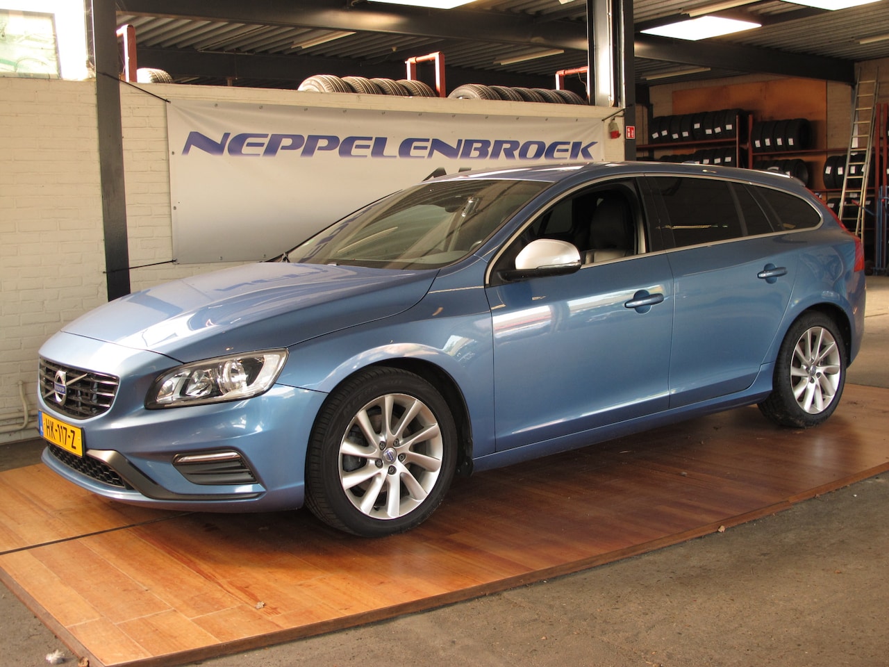 Volvo V60 - 1.5 T3 R-Design 1.5 T3 R-Design - AutoWereld.nl