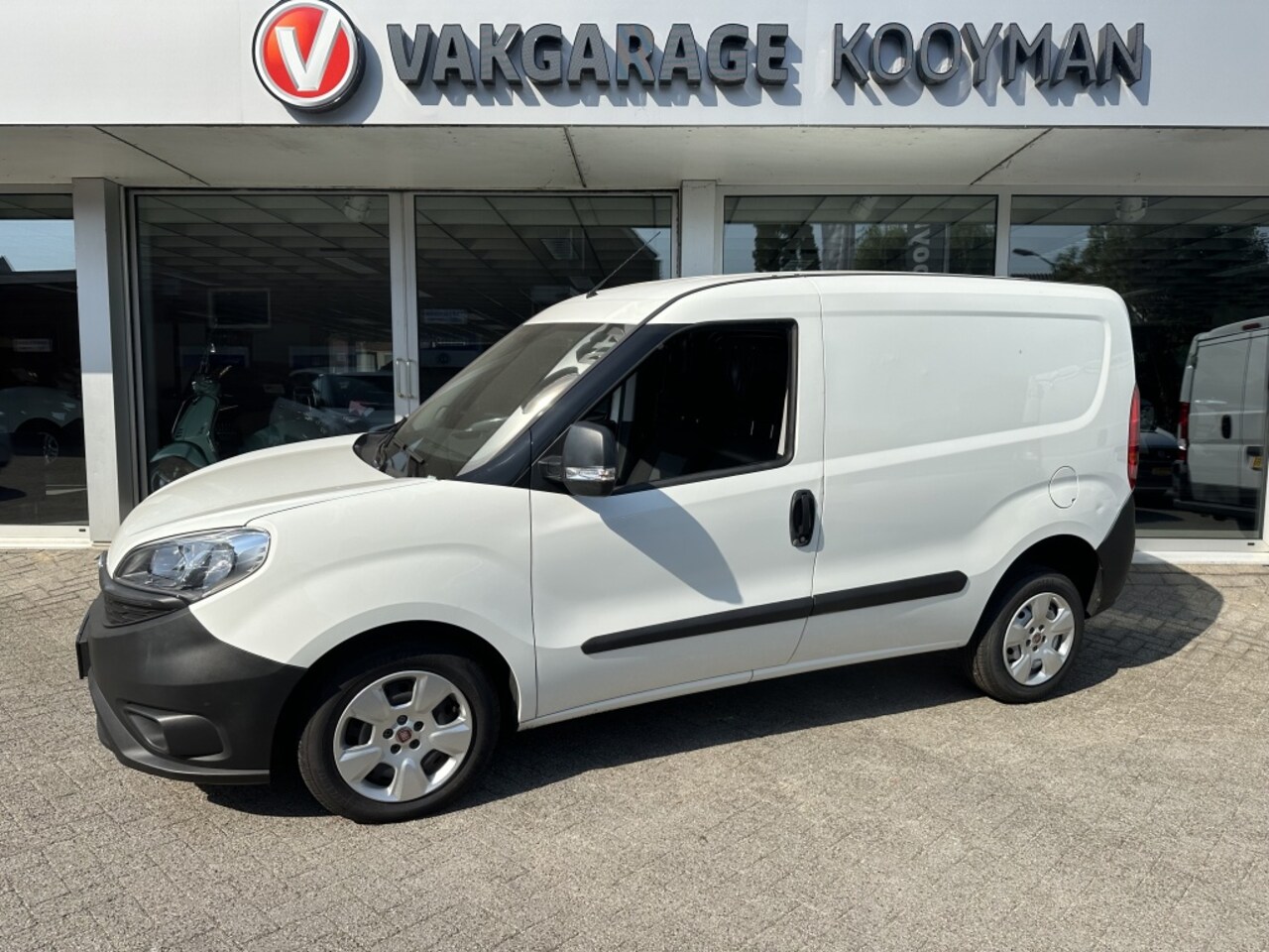 Fiat Doblò Cargo - 1.3 MJ L1H1 Actual | bluethoot - AutoWereld.nl