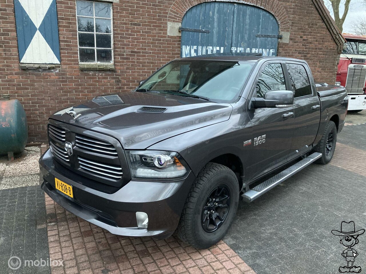 Dodge Ram 1500 - 5.7 V8 Crew Cab sport GEREVISEERDE motor BTW - AutoWereld.nl