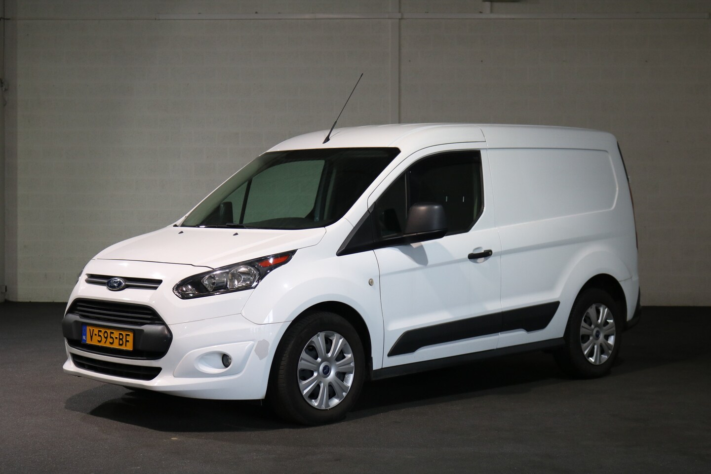 Ford Transit Connect - 1.5 TDCI L1 Trend Airco Trekhaak - AutoWereld.nl