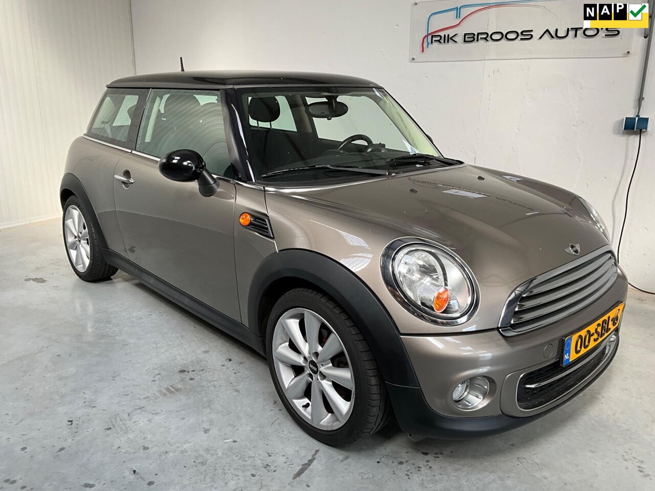 MINI Cooper - 1.6 Business Line - AutoWereld.nl