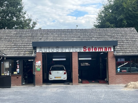 Autoservice seleman