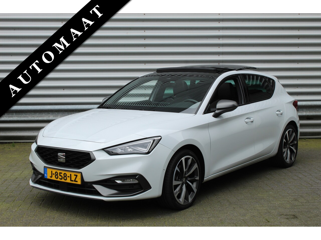 Seat Leon - 1.5 eTSI 150pk FR Launch Edition DSG7 NL-Auto NAP Clima Cruise Navi Camera Panoramadak 18" - AutoWereld.nl