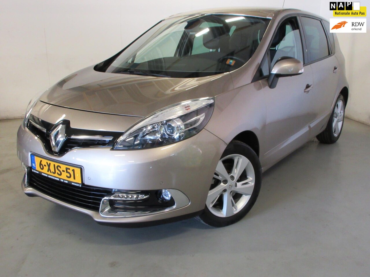 Renault Scénic - 1.2 TCe R-Cinéma 1.2 TCe R-Cinéma, Luxe uitvoering, Gar, Keyless, Dvd, Trekhaak. - AutoWereld.nl