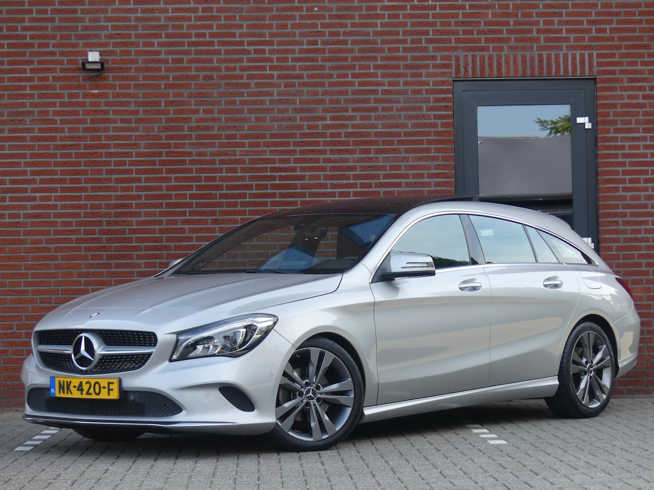 Mercedes-Benz CLA-klasse Shooting Brake - 180 Navigatie/Panoramadak/PDC/Xenon - AutoWereld.nl