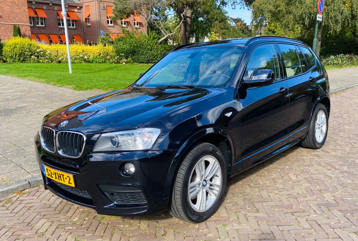 BMW X3 - 2.0i xDrive High Executive Aut8, M-sport uitvoering, full leather, full map navi - AutoWereld.nl