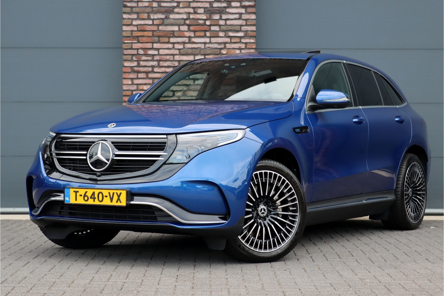 Mercedes-Benz EQC - 400 4-MATIC AMG Line 80 kWh, Schuifdak, Head-up Display, Surround Camera, Elek. Trekhaak, - AutoWereld.nl