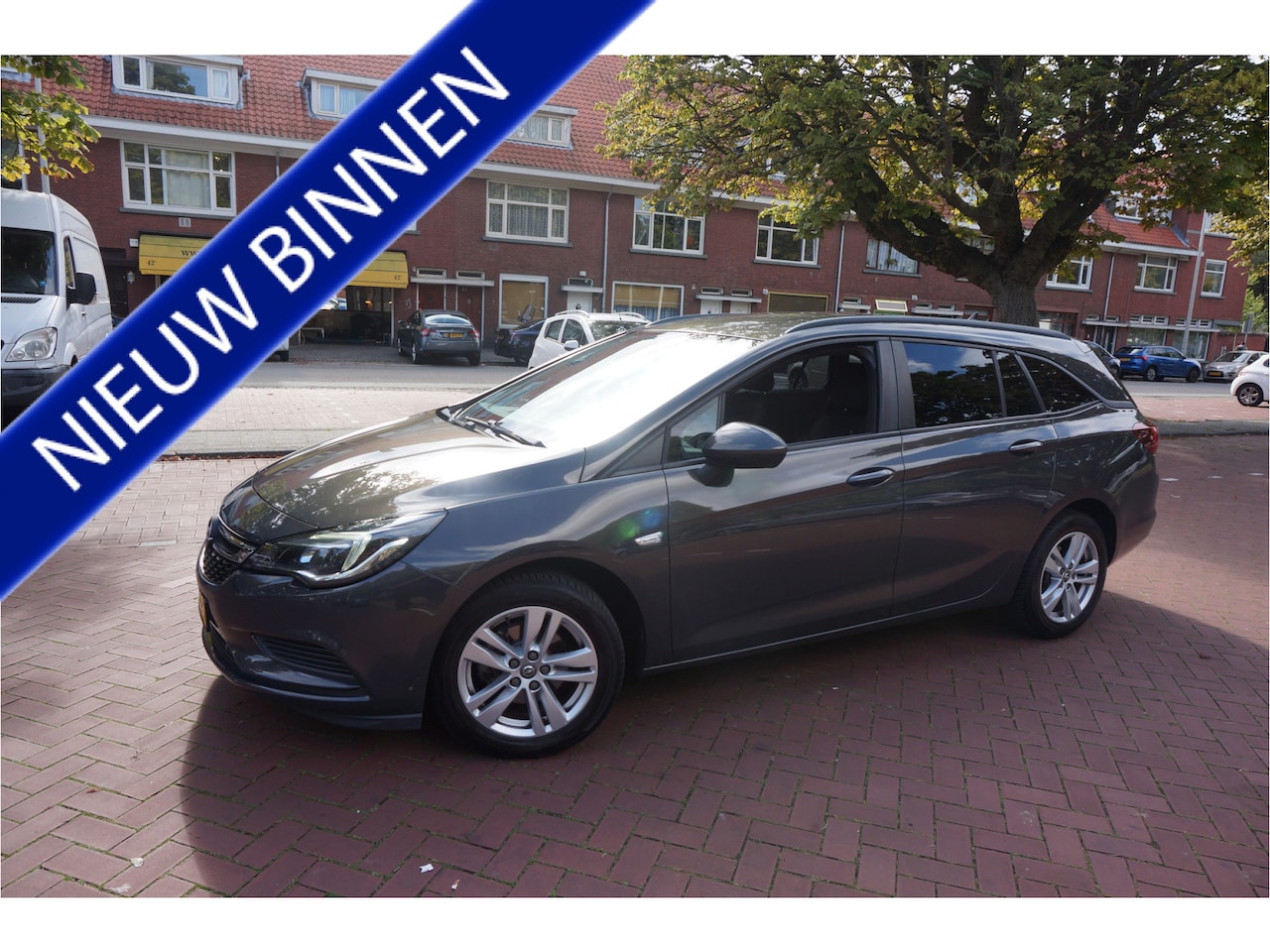 Opel Astra Sports Tourer - 1.4 Edition 150 pk navigatie - AutoWereld.nl