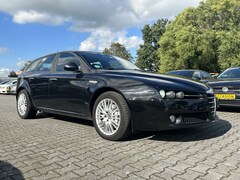 Alfa Romeo 159 Sportwagon - 2.4 JTD Q-Tronic Distinctive Aut. *XENON | VOLLEDER | ECC | PDC | CRUISE