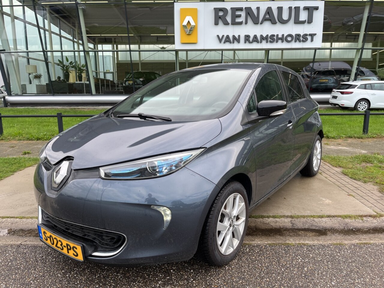 Renault Zoe - E-Tech Electric R110 Limited 41 kWh (AccuHuur) / Keyless / Stoelverw. / Camera / PDC A / C - AutoWereld.nl
