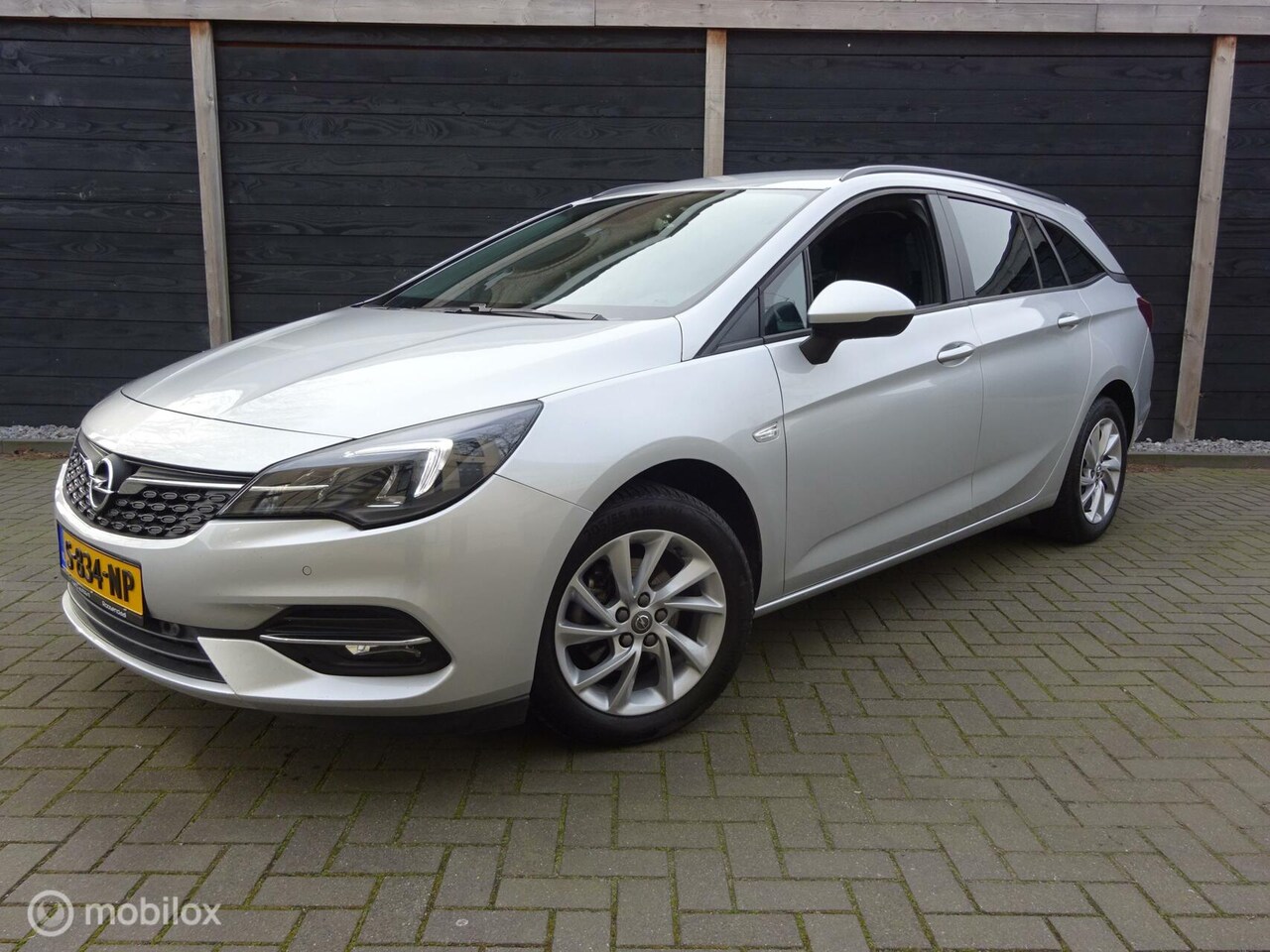 Opel Astra Sports Tourer - 1.2 145PK!!! Edition FM nav / Stoel-stuur verwarming / 36.845 KM!!! - AutoWereld.nl