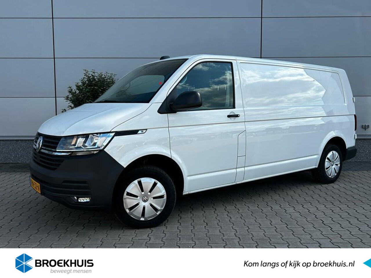 Volkswagen Transporter - 2.0 150PK TDI L2H1 Comfortline |Parkeersensoren | Touchscreen | Trekhaak | Bluetooth | Car - AutoWereld.nl