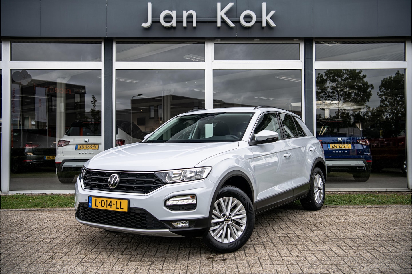 Volkswagen T-Roc - 1.5 TSi 150 pk Style | Navigatie | Adaptieve Cruise Control | Parkeersensoren - AutoWereld.nl