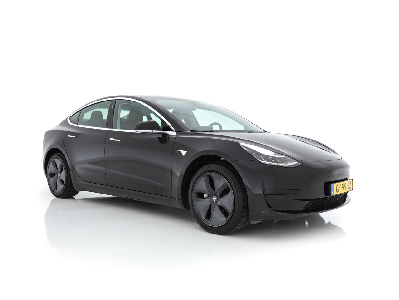 Tesla Model 3 - Standard RWD Plus Aut. (INCL.BTW) *AUTO-PILOT | PANO | VOLLEDER | LED-LIGHTS | KEYLESS | C - AutoWereld.nl