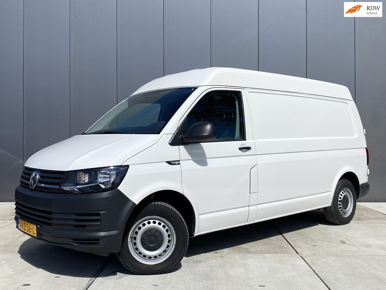 Volkswagen Transporter - 28 L2H2 2.0 TDI 102pk Trendline Airco 3 Zits - AutoWereld.nl