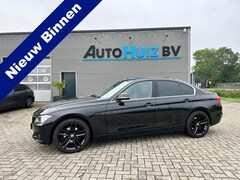 BMW 3-serie - 320i High Executive Sport Line Xenon Navi Pro Lederen interieur Wegklapbare trekhaak 18 In