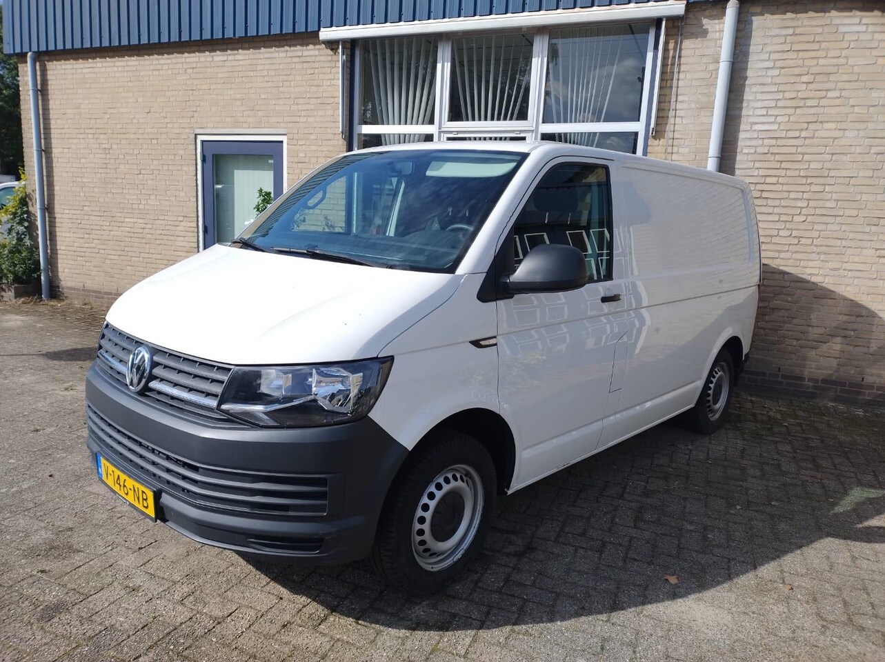 Volkswagen Transporter - 2.0 TDI L1H1 2.0 TDI L1H1 - AutoWereld.nl