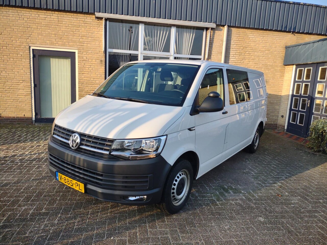 Volkswagen Transporter - 2.0 TDI L2H1 DC Trendline 2.0 TDI L2H1 DC Trendline - AutoWereld.nl