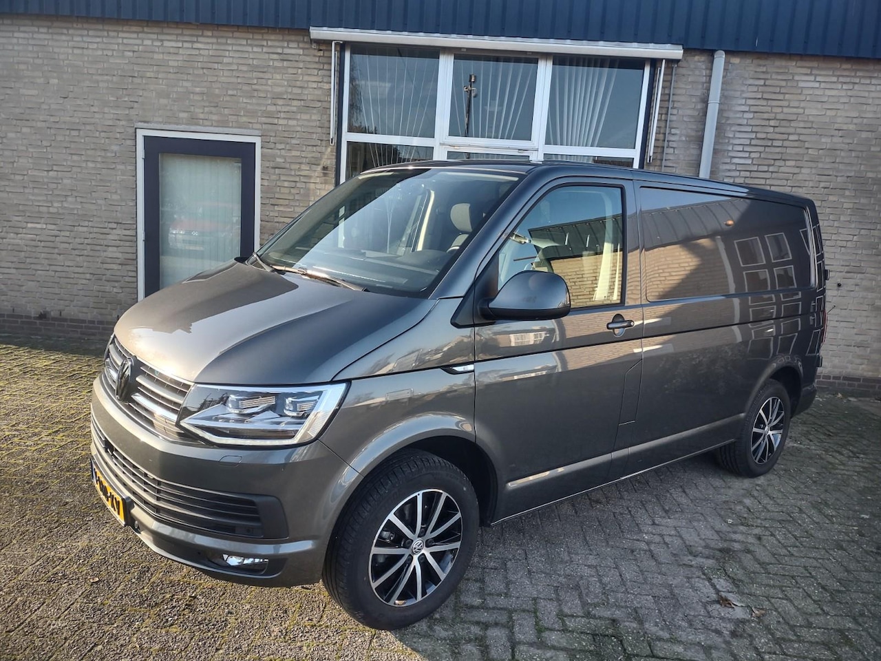 Volkswagen Transporter - 2.0 TDI L1H2 Highline 2.0 TDI L1H2 Highline - AutoWereld.nl