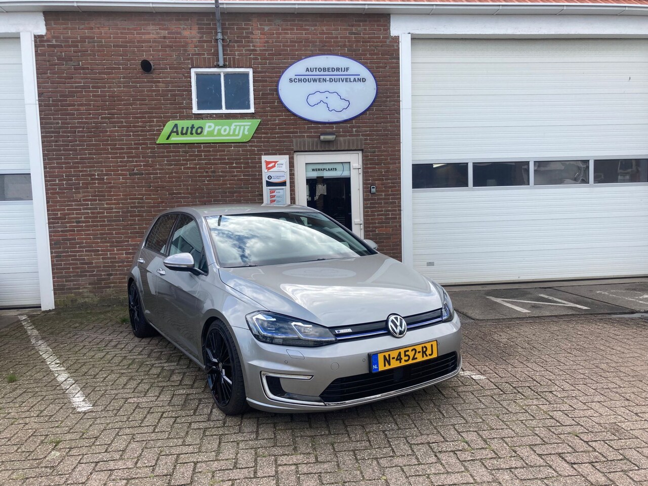 Volkswagen e-Golf - e-Golf e-Golf 136PK, Virtual Cockpit, Apple carplay, Navigatie, € 2000,- subsidie mogelijk - AutoWereld.nl