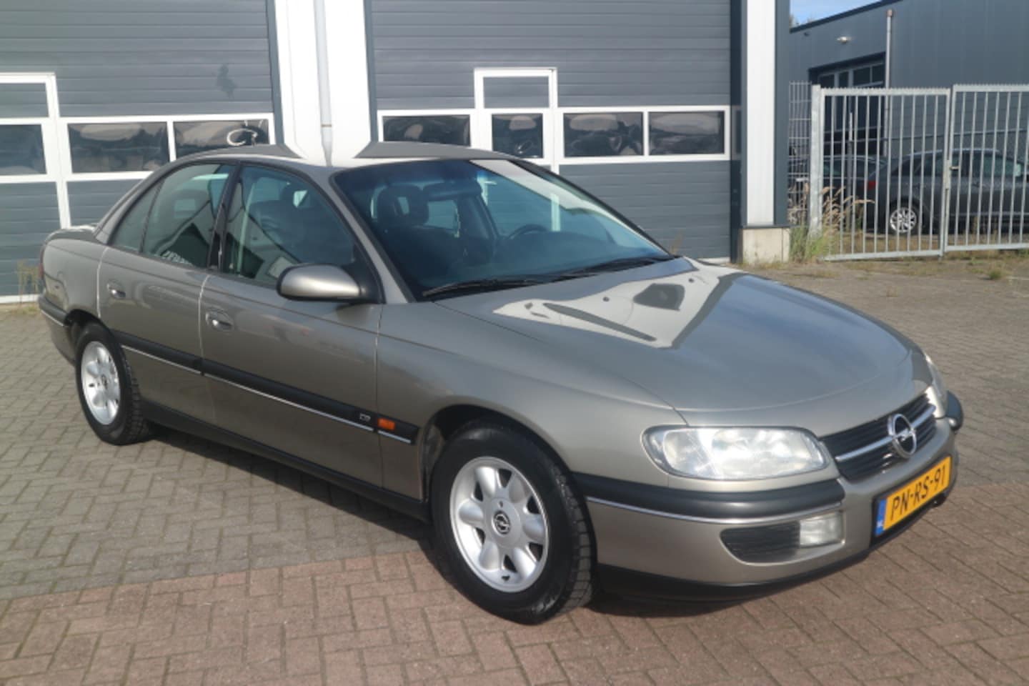 Opel Omega - 2.5i V6 CD 2.5i V6 CD - AutoWereld.nl