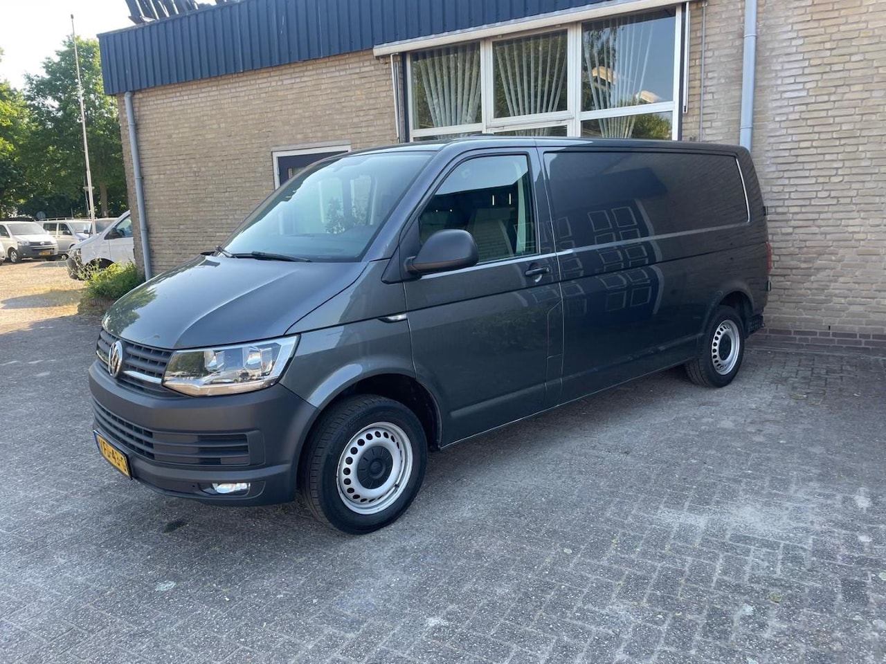 Volkswagen Transporter - 2.0 TDI L2H1 Comfortline 2.0 TDI L2H1 Comfortline - AutoWereld.nl