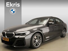 BMW 5-serie - Sedan 520i Business Edition Plus Automaat / M-Sportpakket / Schuifdak / Trekhaak / Head-up