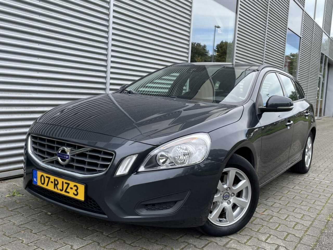 Volvo V60 - T3 NAP / LED - AutoWereld.nl