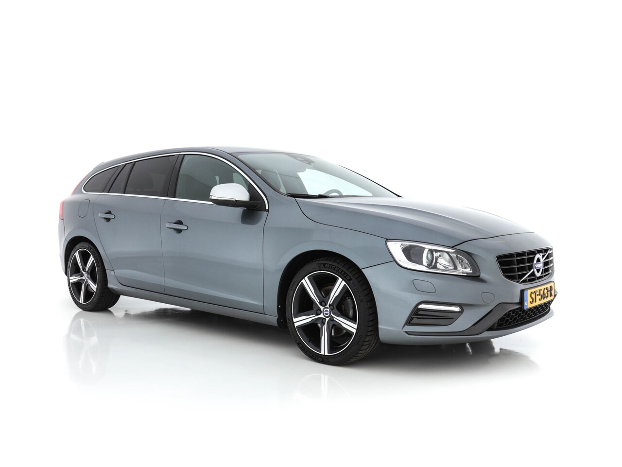 Volvo V60 - 2.0 D4 Business Sport *NAVI | LEDER | XENON | CAMERA | ECC | PDC | CRUISE* - AutoWereld.nl