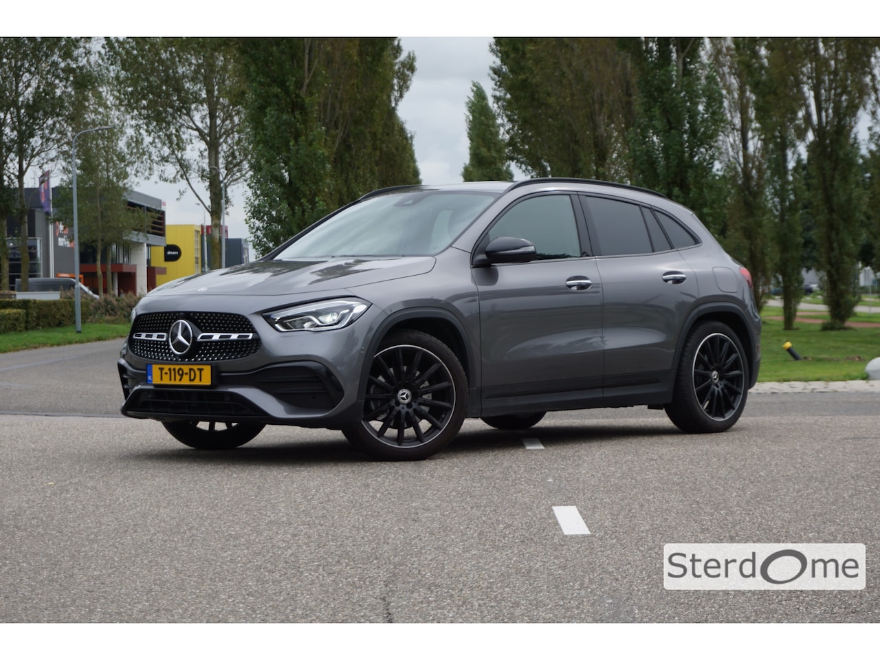 Mercedes-Benz GLA-Klasse - 180 AMG Line l Achteruitrij camera l Tempomaat l Stoelverwarming l Sfeerverlichting l MBUX - AutoWereld.nl