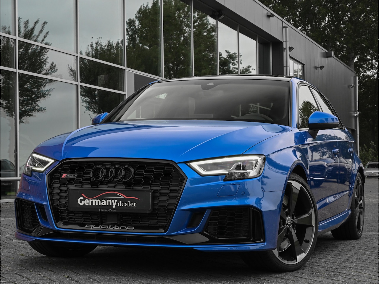 Audi RS3 - Sportback 2.5TFSI 400pk Quattro Pano RS-Zetels B&O 19-Inch Keyless Camera ACC Side/Lane - AutoWereld.nl