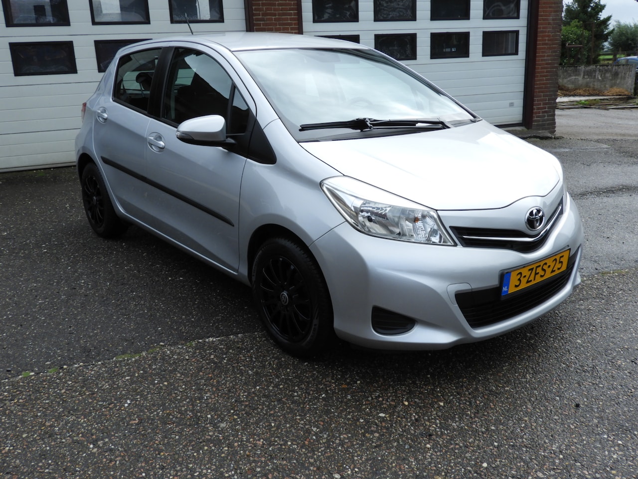 Toyota Yaris - 1.0 VVT-i Now - AutoWereld.nl