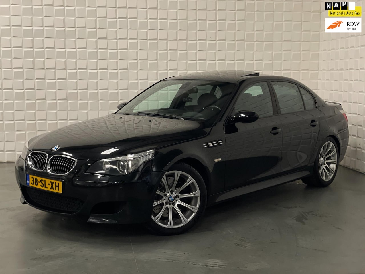 BMW M5 - V10 507PK ORIGINEEL NAP!! - AutoWereld.nl