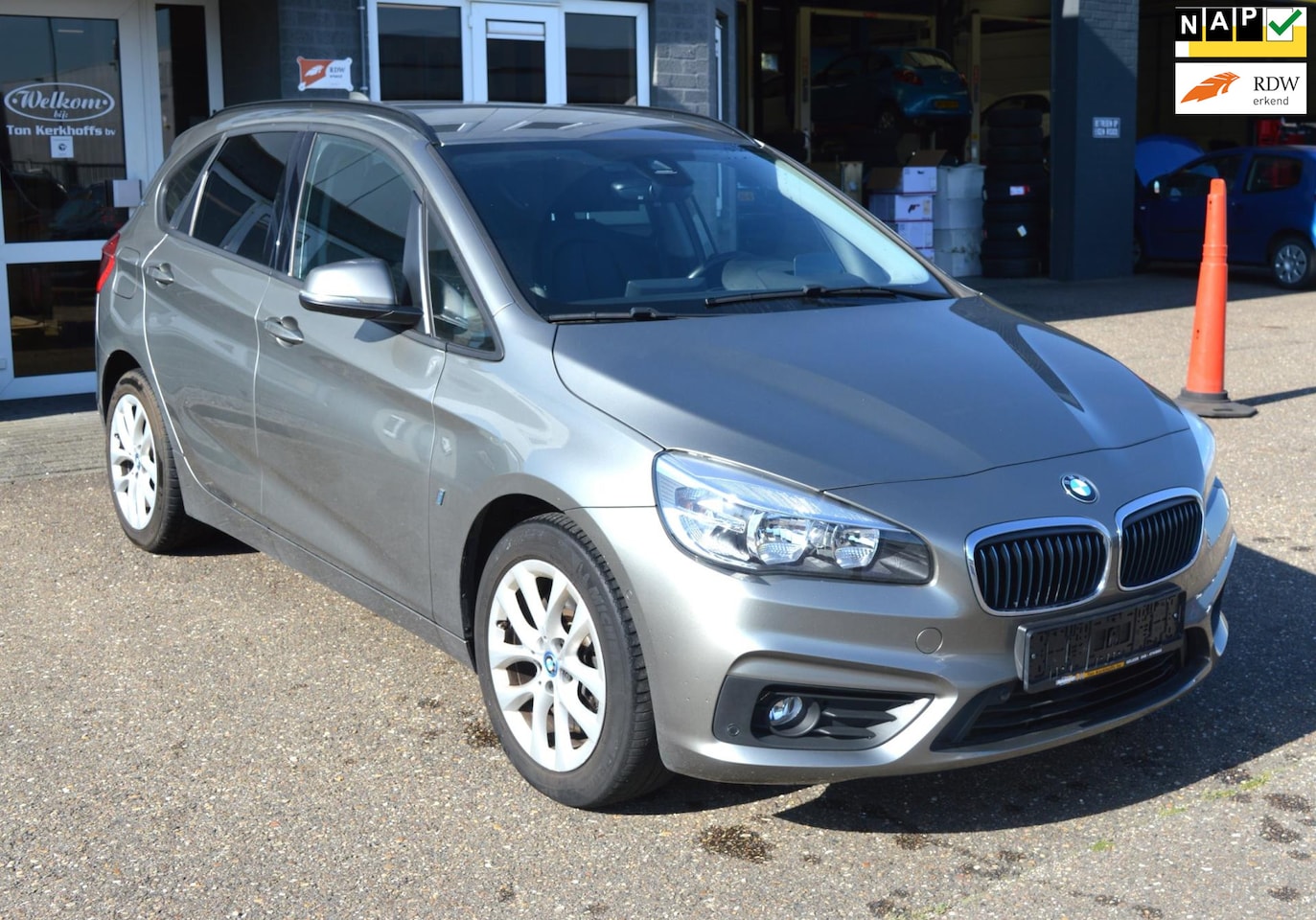 BMW 2-serie Active Tourer - 225xe iPerformance Executive 225xe iPerformance Executive - AutoWereld.nl