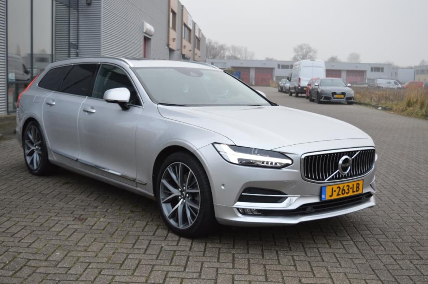 Volvo V90 - 2.0 D4 Inscription bj16 luxe volle auto - AutoWereld.nl