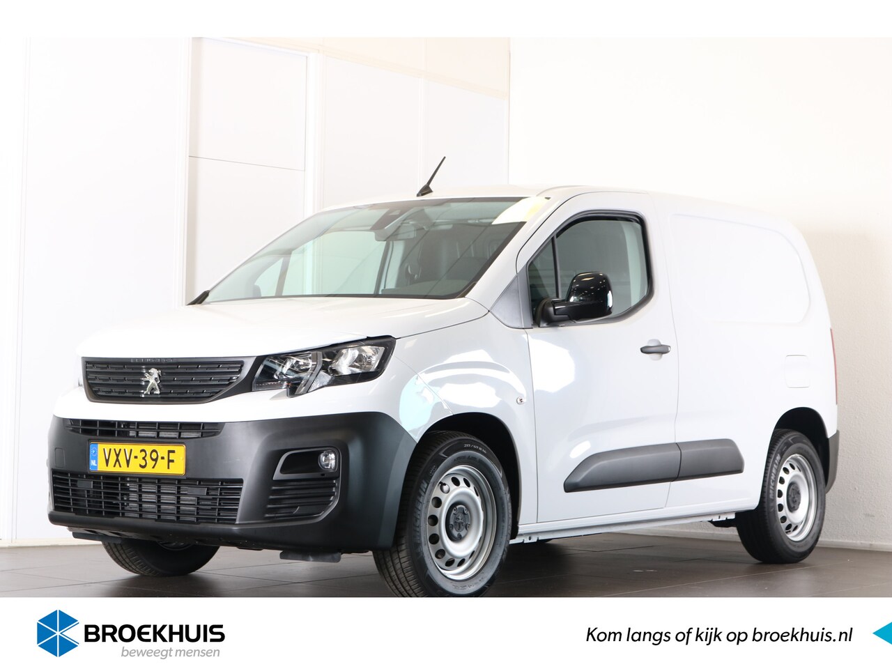 Peugeot e-Partner - 136 L1 50 kWh Parkeersensoren achter | Pakket Comfort | Airco | Betimmering vloer en wand - AutoWereld.nl