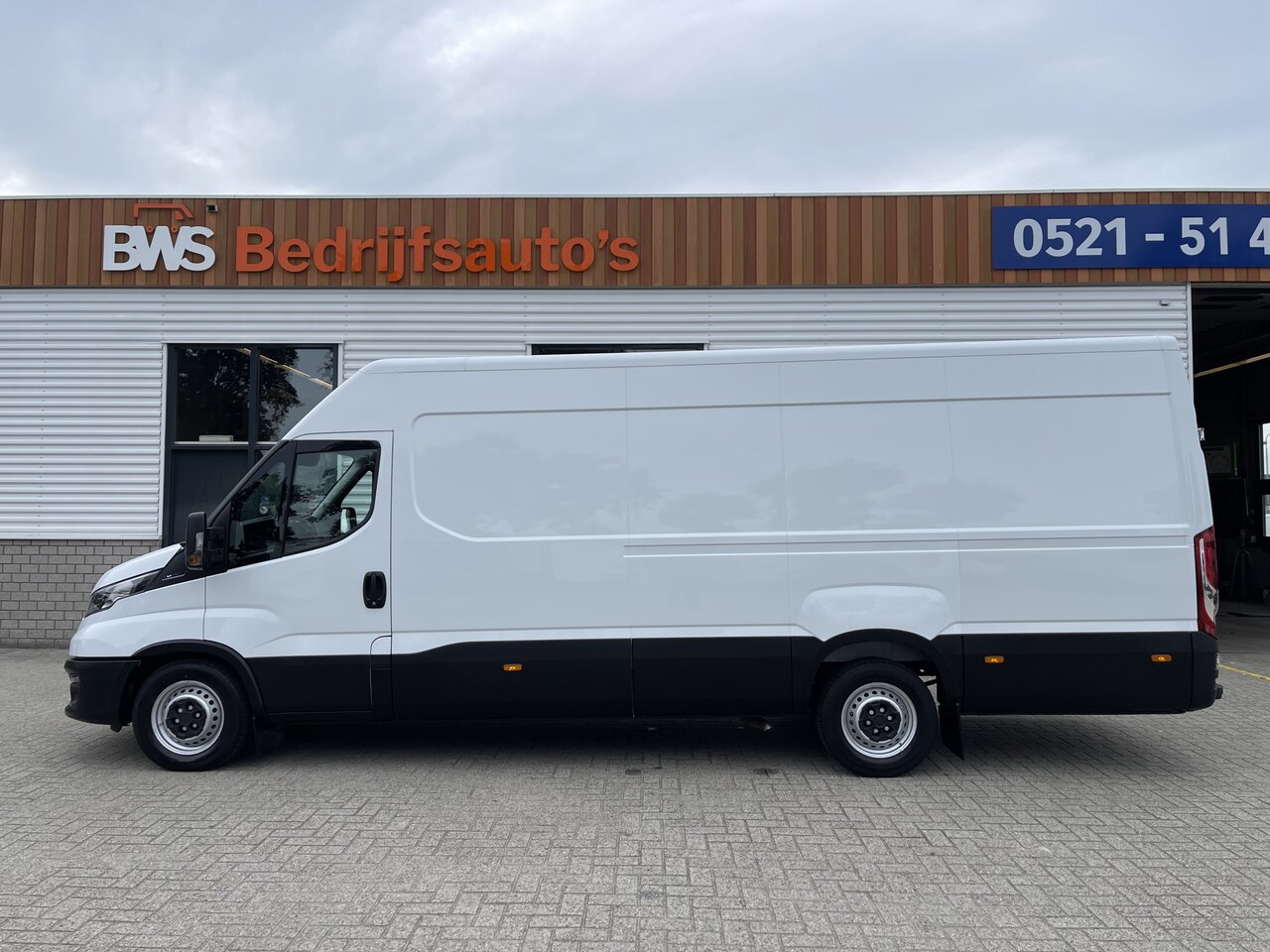 Iveco Daily - 35S16 2.3 410 L4H2 / laadruimte 465 cm lang / rijklaar € 26.950 ex btw / lease vanaf € / c - AutoWereld.nl