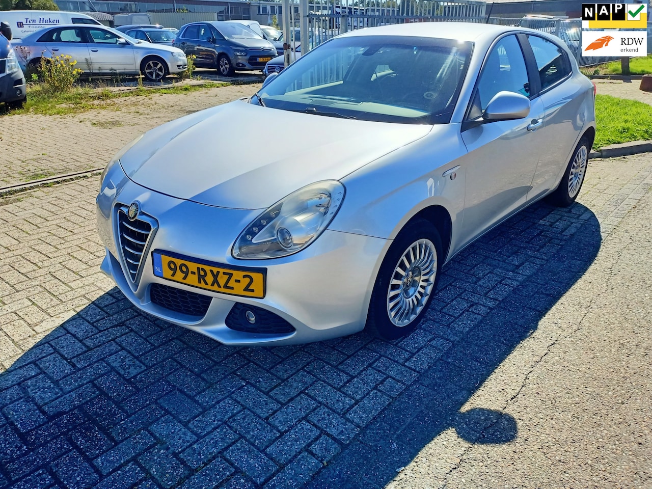 Alfa Romeo Giulietta - 1.4 T Progression Clima Bj:2011 NAP! - AutoWereld.nl