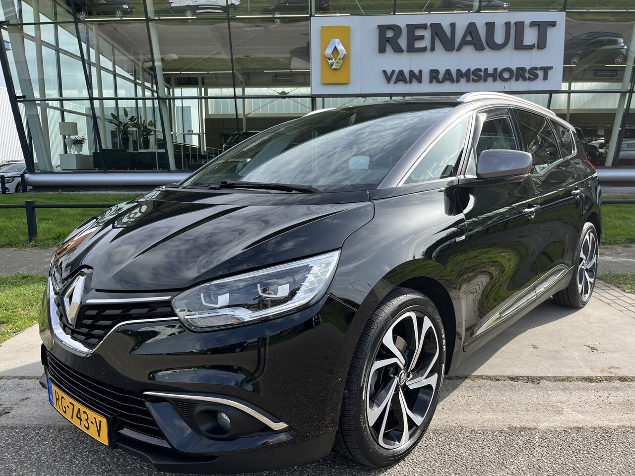 Renault Grand Scénic - 1.5 dCi Bose 7p. / Automaat / LED / Adaptive Cruise / Climate / PDC V+A / Camera / Blind S - AutoWereld.nl