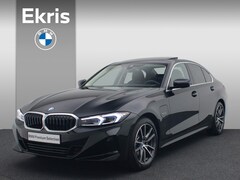 BMW 3-serie - Sedan 320e High Executive / Schuifdak / Harman Kardon / Adaptieve LED / Achteruitrijcamera