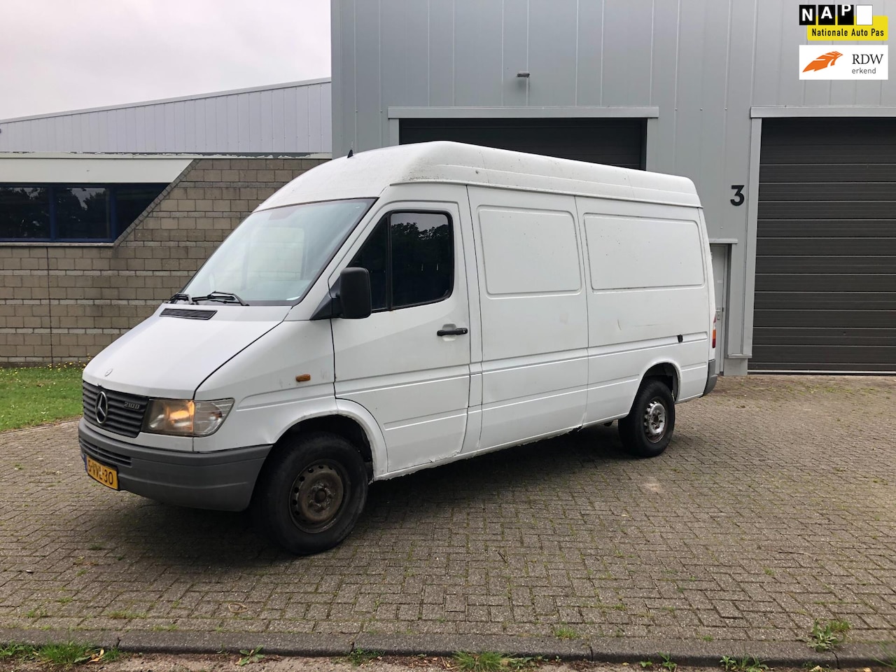 Mercedes-Benz Sprinter - 208D 212D LANG HOOG MANUEEL - AutoWereld.nl