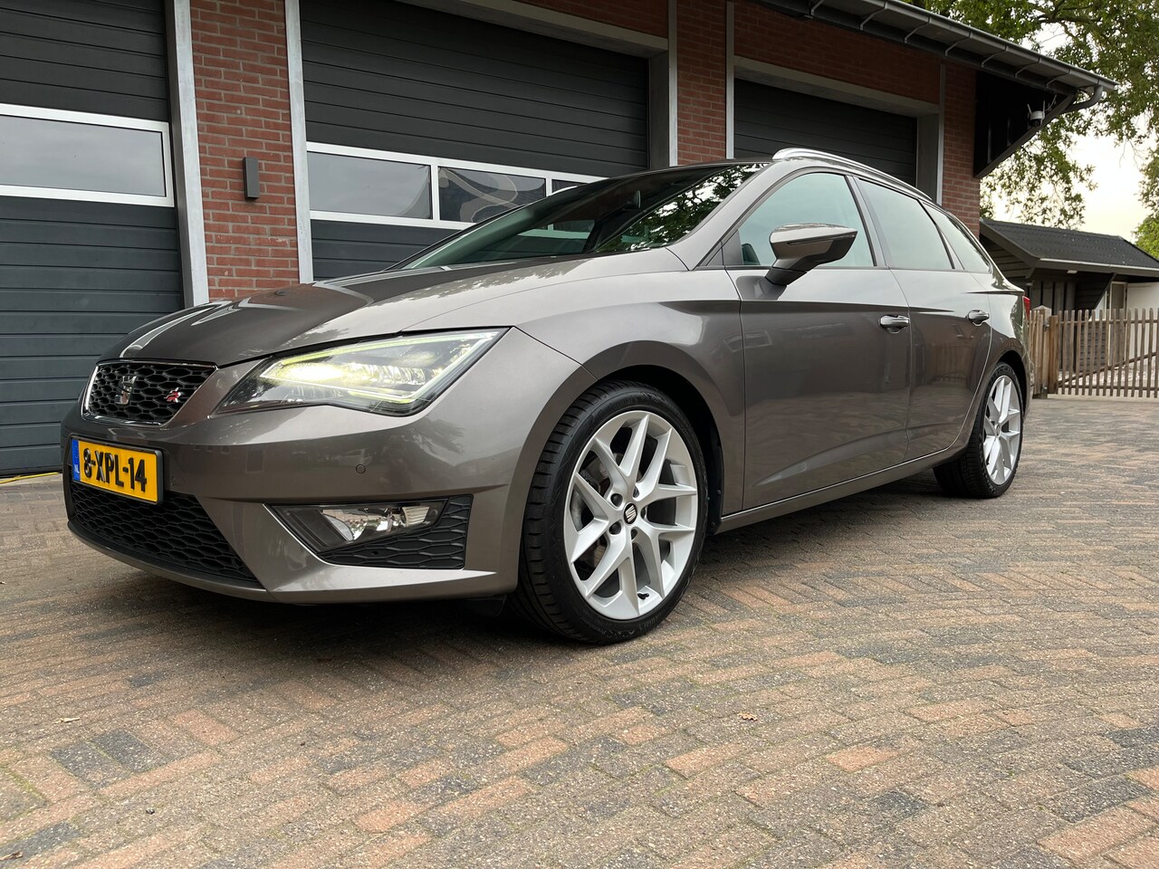 Seat Leon ST - 1.4 TSI ACT FR Dynamic 150 PK, panoramadak - AutoWereld.nl