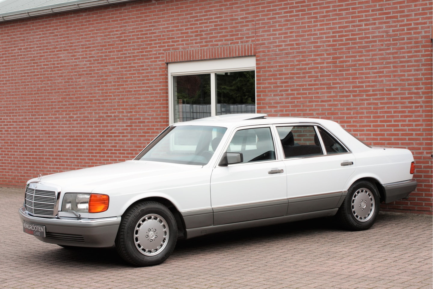 mercedes-benz-s-klasse-560-sel-w126-12-000-km.jpg