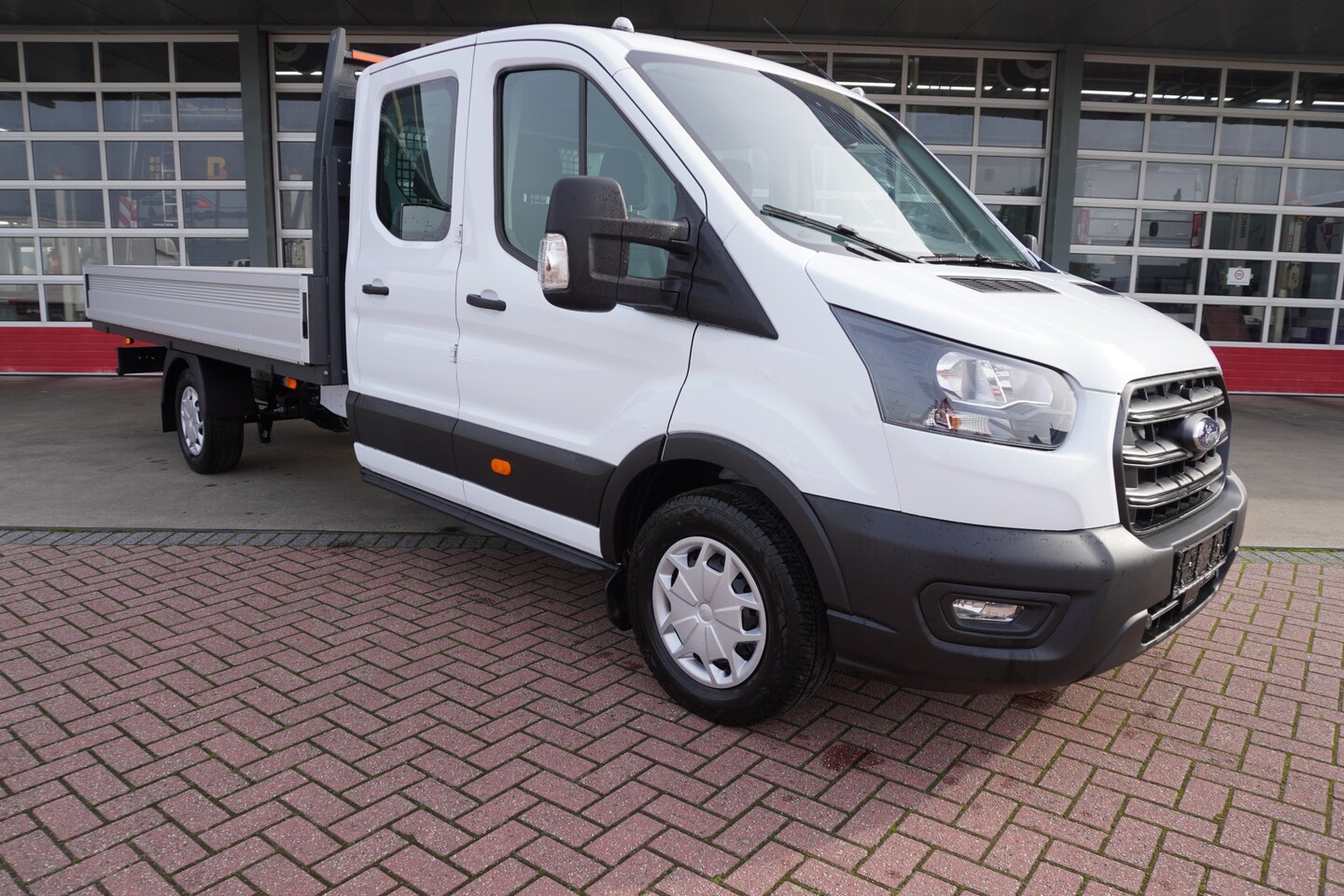 Ford Transit - 350EL 2.0 TDCI 130PK L5H1 DC Trend RWD 7 Pers Airco/Cruise /Apple CP-Android A/Trekhaak 30 - AutoWereld.nl