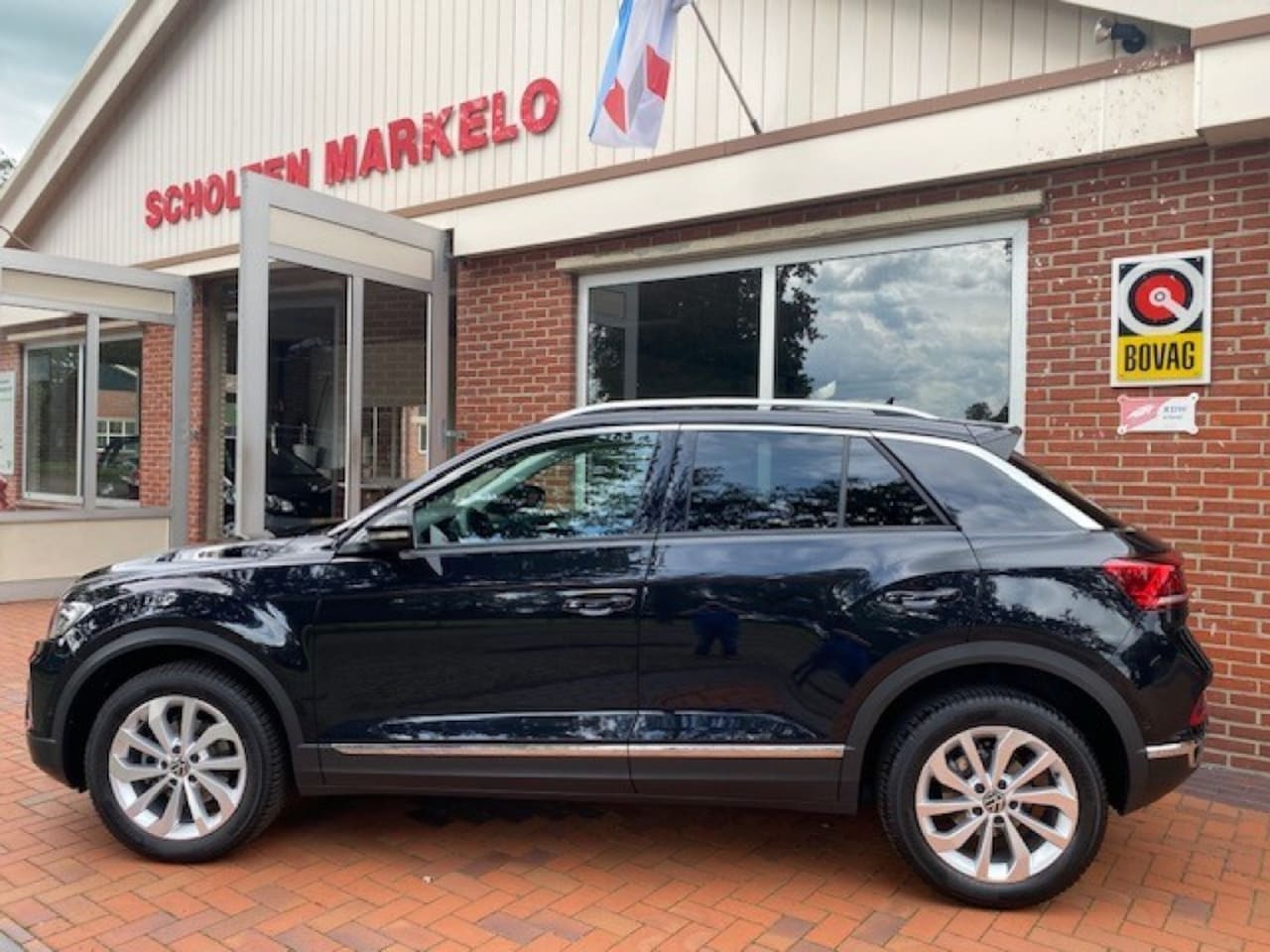 Volkswagen T-Roc - 1.5 TSI STYLE 150PK DSG7 - NAVIGATIE - TREKHAAK - DAB - STOELVER - AutoWereld.nl