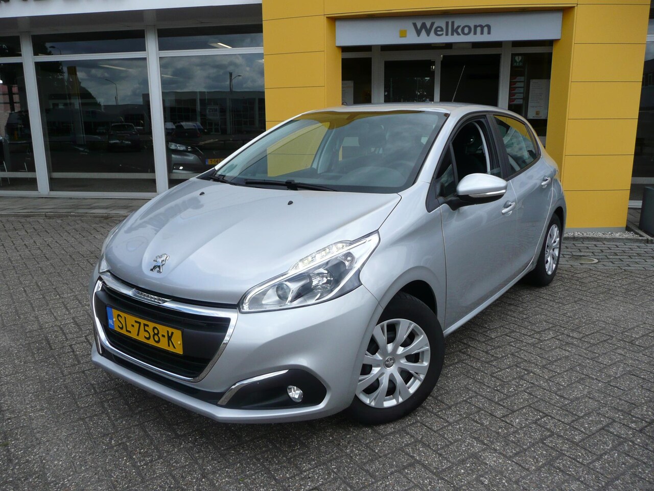 Peugeot 208 - 1.2 PureTech Blue Lion AIRCO/ NAVIGATIE/ APPLE CAR PLAY/ANDROID AUTO/ PARK ASSIST/ MISTLAM - AutoWereld.nl